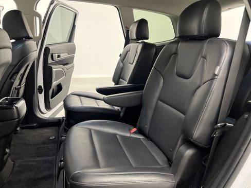 Used 2025 Kia Telluride S image 12