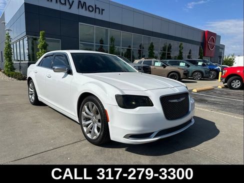 Used 2018 Chrysler 300 Touring w/ Chrome Appearance Package RWD image 2