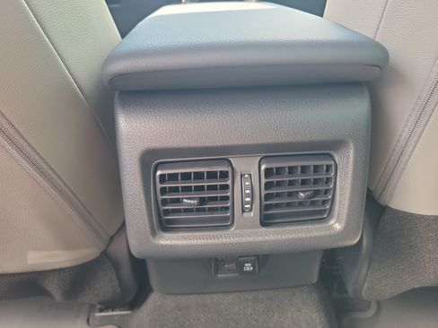 Used 2025 Toyota Camry SE FWD image 16