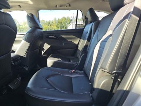 Used 2023 Toyota Highlander XLE AWD/4WD image 6