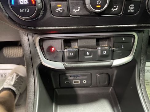 Used 2022 GMC Terrain SLT FWD image 32