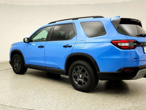 Used 2025 Honda Pilot TrailSport image 7