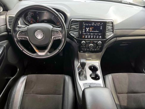 Used 2022 Jeep Grand Cherokee Laredo X image 12