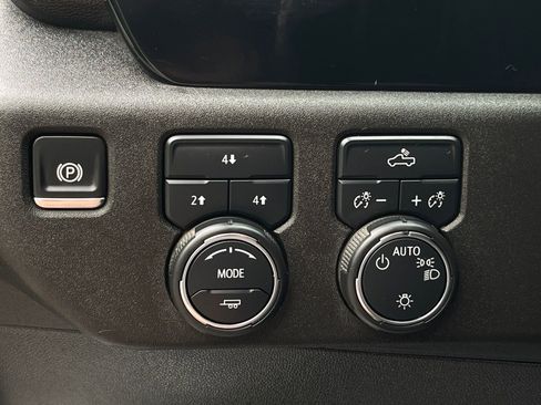 Used 2024 Chevrolet Silverado 3500 LT image 16