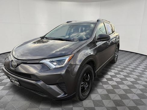 Used 2017 Toyota RAV4 LE FWD image 3