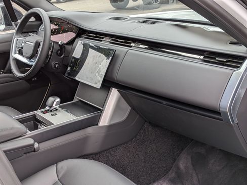 New 2025 Land Rover Range Rover SV AWD/4WD image 33