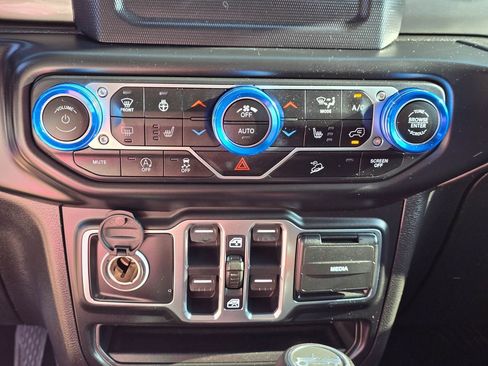 Used 2020 Jeep Wrangler Unlimited Sahara w/ Cold Weather Group image 17