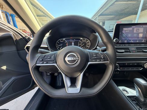 Used 2025 Nissan Altima 2.5 SV image 28