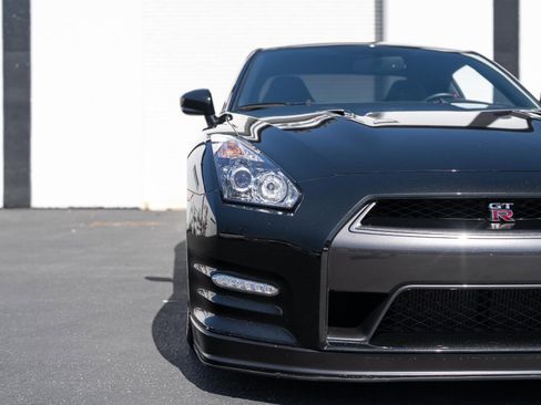 Used 2013 Nissan GT-R Black Edition AWD/4WD image 17