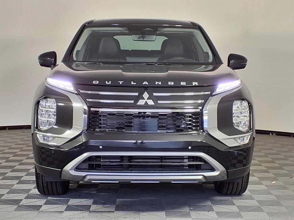 Used 2025 Mitsubishi Outlander SE FWD image 2