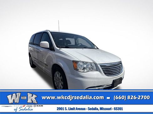 Certified 2016 Chrysler Town & Country Touring FWD image 1