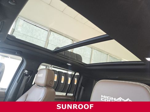 Used 2021 Chevrolet Suburban High Country image 2