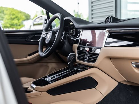New 2026 Porsche Macan AWD/4WD image 46