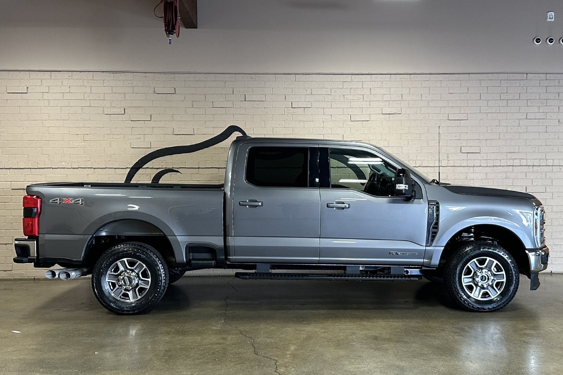 Used 2024 Ford F350 Lariat AWD/4WD image 2