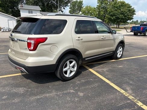 Used 2017 Ford Explorer XLT w/ Class II Trailer Tow Package AWD/4WD image 3