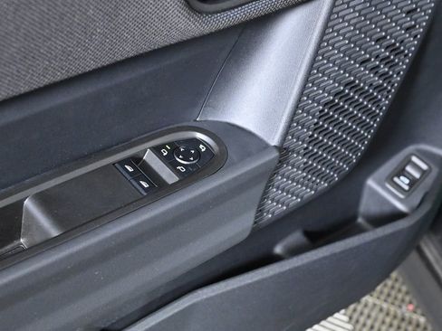 Used 2025 MINI Cooper 2-Door Hardtop image 18