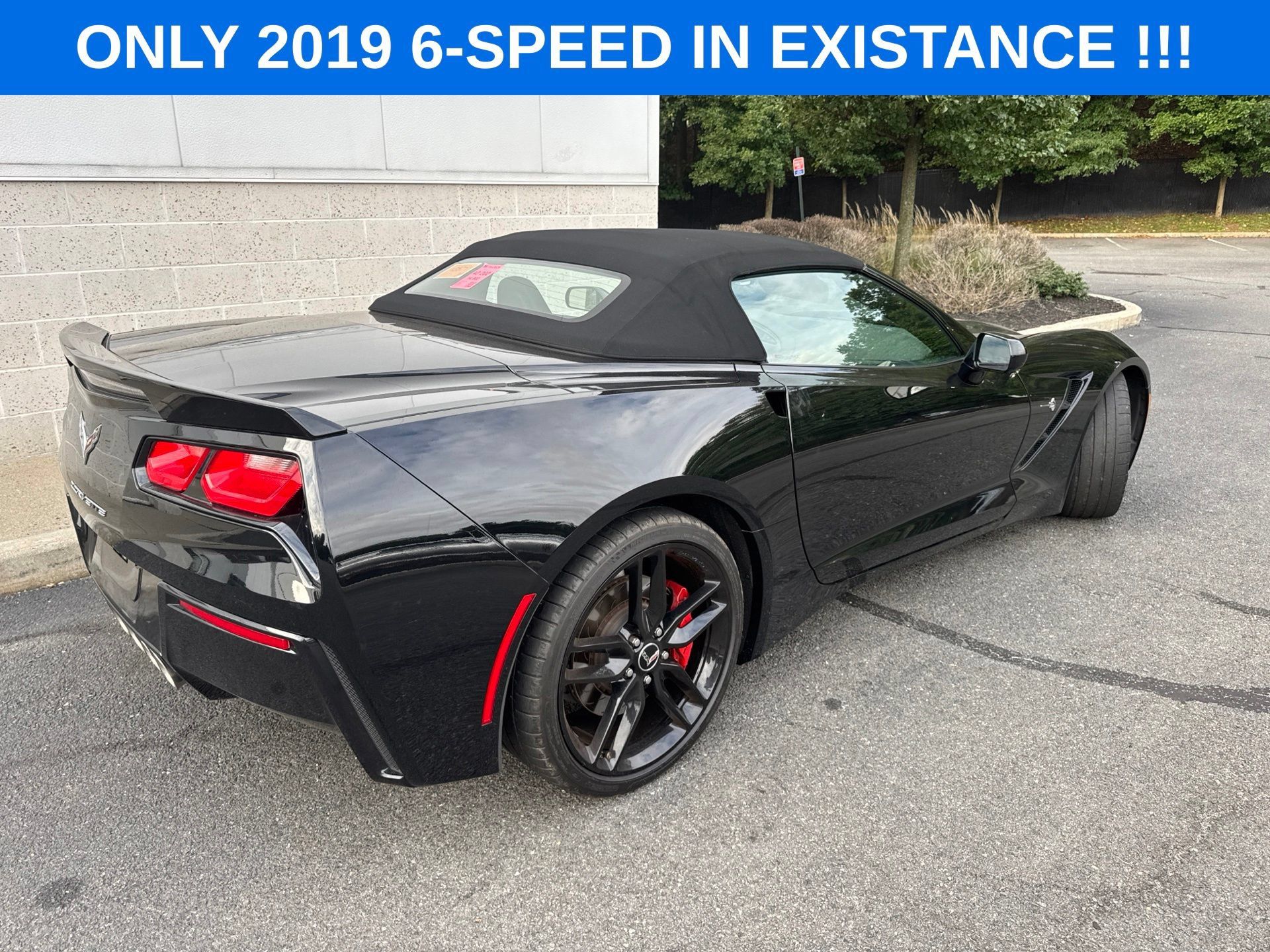 Used 2019 Chevrolet Corvette Stingray Convertible RWD image 2