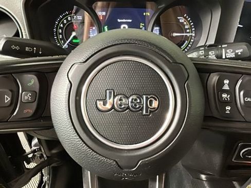 Used 2024 Jeep Wrangler Unlimited w/ Convenience Group AWD/4WD image 16