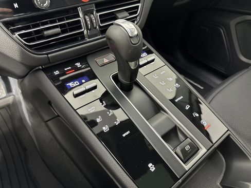 Certified 2025 Porsche Macan image 17