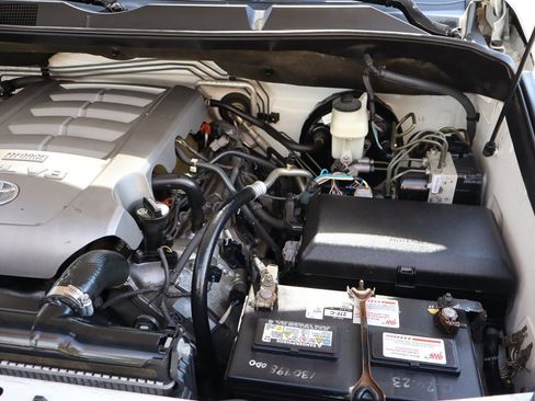 Used 2010 Toyota Sequoia SR5 image 42