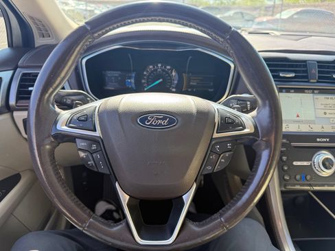 Used 2017 Ford Fusion Platinum FWD image 17