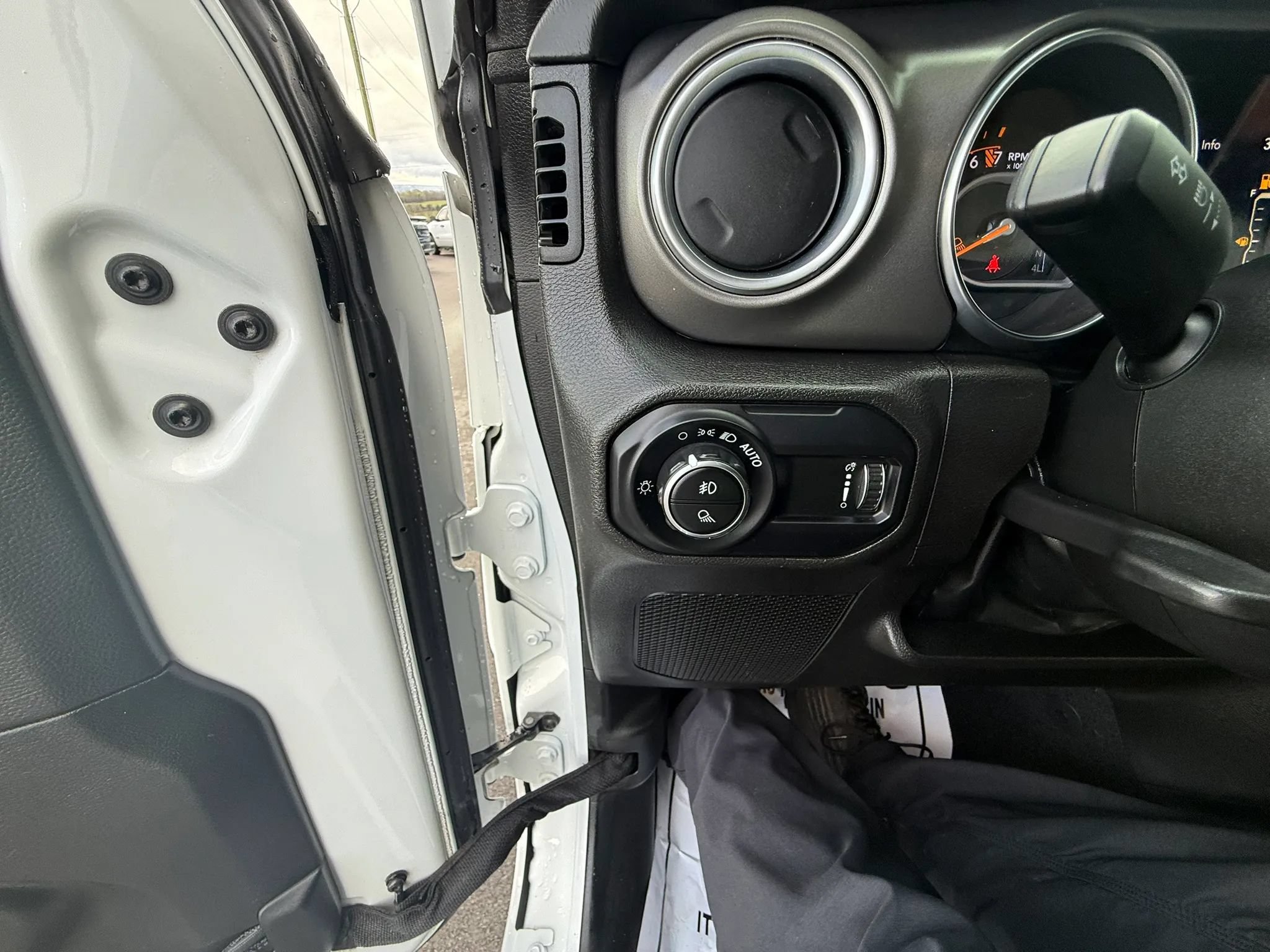 Used 2023 Jeep Gladiator Rubicon w/ LED Lighting Group AWD/4WD image 6