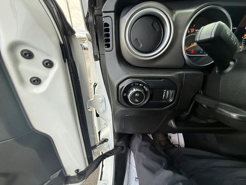 Used 2023 Jeep Gladiator Rubicon w/ LED Lighting Group AWD/4WD image 6