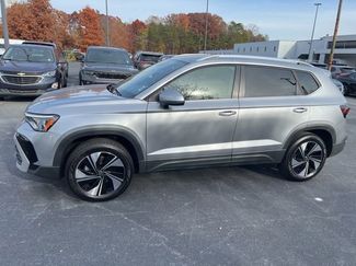 Used 2025 Volkswagen Taos SE video 2