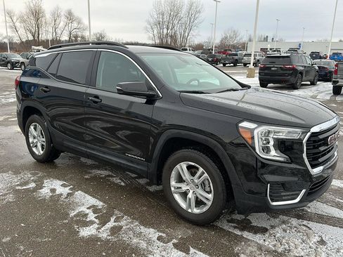 Used 2024 GMC Terrain SLE w/ Driver Convenience Package image 13