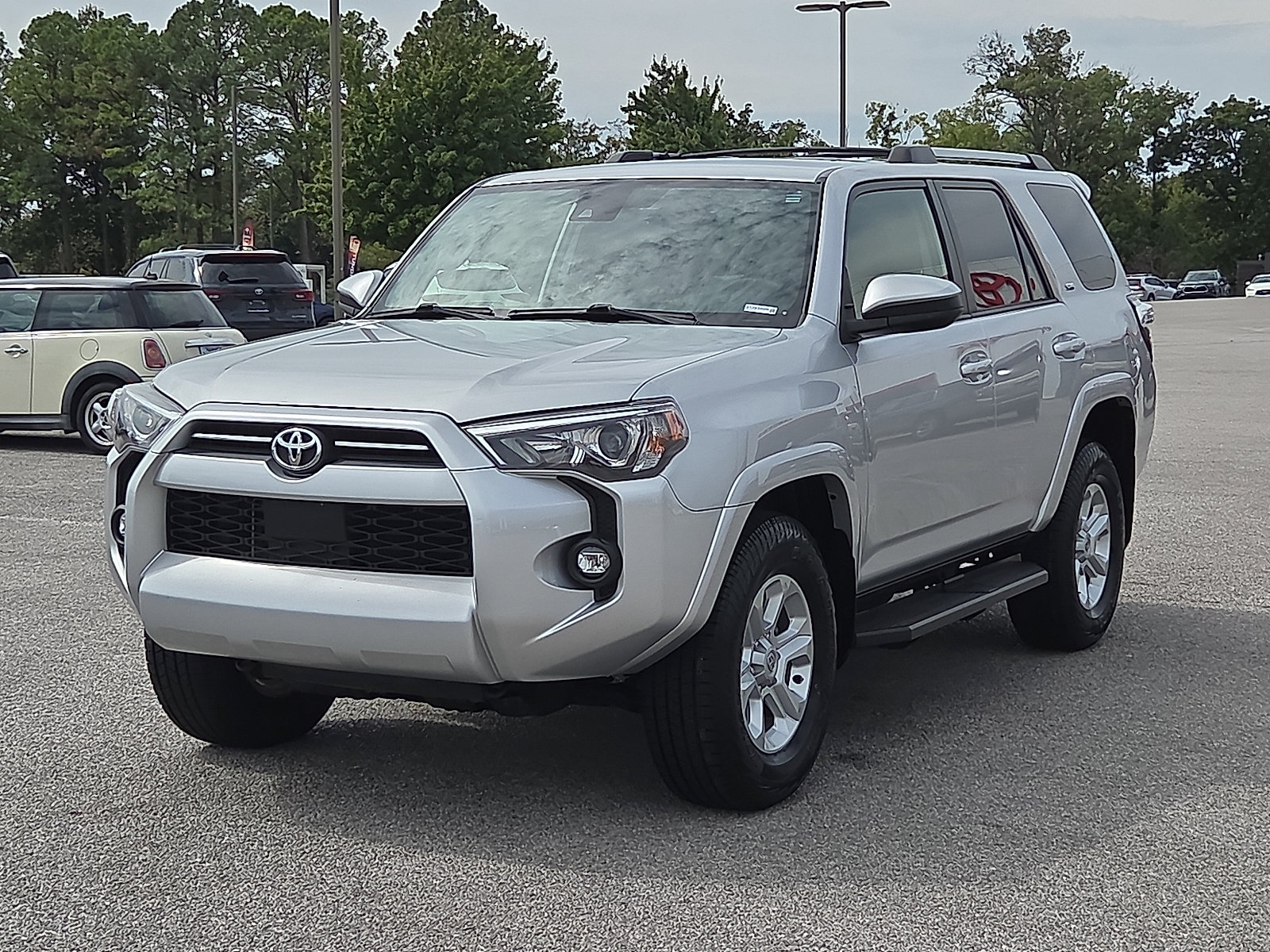 Used 2023 Toyota 4Runner SR5 AWD/4WD image 2