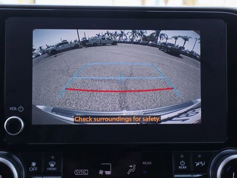 Used 2023 Toyota Highlander XLE FWD image 31