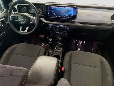 Used 2025 Jeep Wrangler Unlimited Sahara AWD/4WD image 12