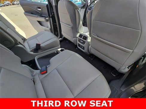 Used 2019 Honda Pilot Touring image 12