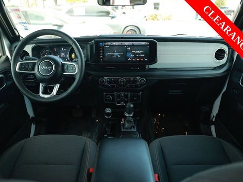 Used 2025 Jeep Wrangler Unlimited Sahara w/ Safety Group AWD/4WD image 26