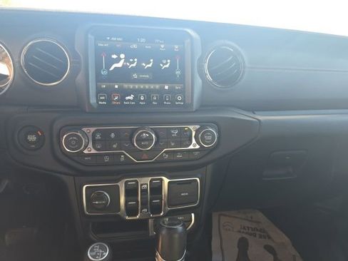 Used 2021 Jeep Wrangler Unlimited Sahara AWD/4WD image 18