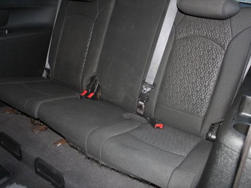 Used 2010 GMC Acadia SLE image 14