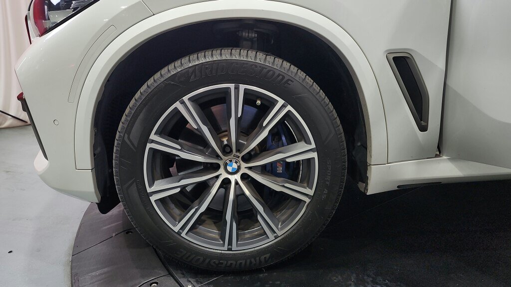 Used 2020 BMW X5 M50i AWD/4WD image 24