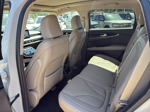 Used 2021 Lincoln Nautilus Reserve w/ Equipment Group 201A AWD/4WD image 11