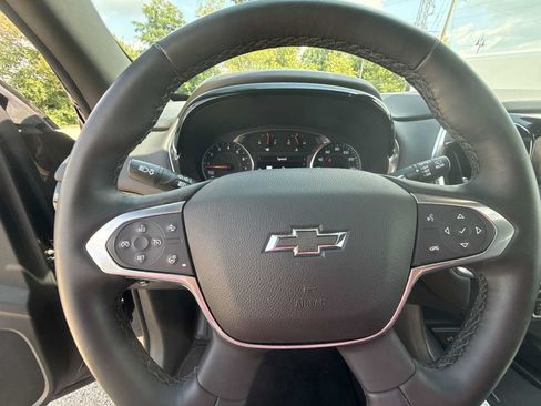 Used 2023 Chevrolet Traverse RS AWD/4WD image 11