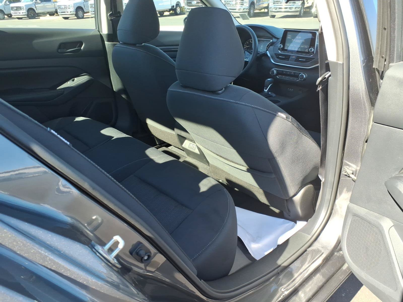 Used 2025 Nissan Altima 2.5 SV FWD image 12