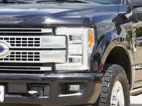 Used 2019 Ford F250 Platinum w/ Platinum Ultimate Package AWD/4WD image 4