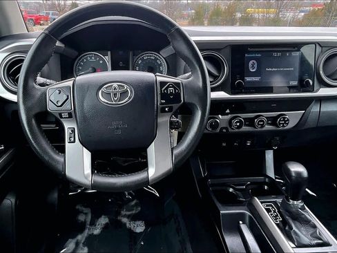 Used 2017 Toyota Tacoma SR5 image 5