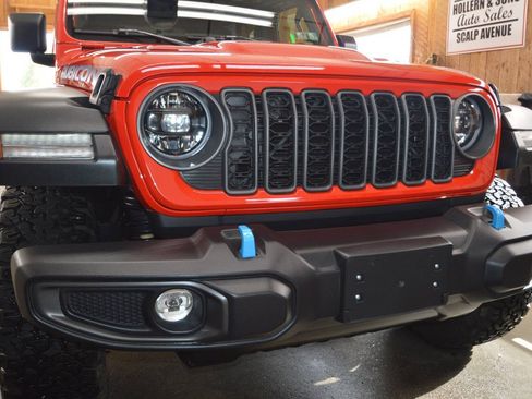 Used 2025 Jeep Wrangler Unlimited Rubicon 4xe w/ Safety Group AWD/4WD image 8