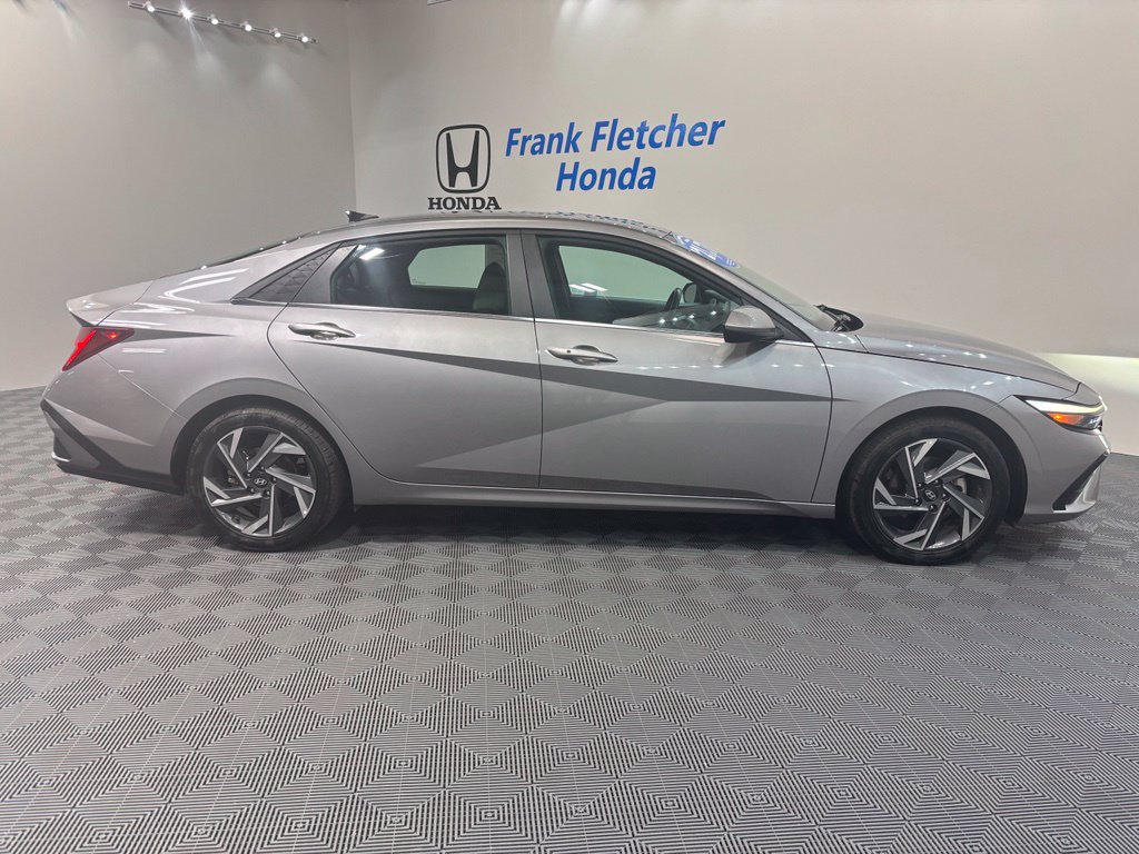 Used 2025 Hyundai Elantra SEL FWD image 7