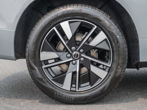 New 2026 Volvo XC60 B5 Plus w/ Protection Package Premier AWD/4WD image 19