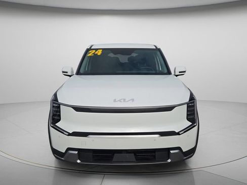 Used 2024 Kia EV9 Light Long Range RWD image 4