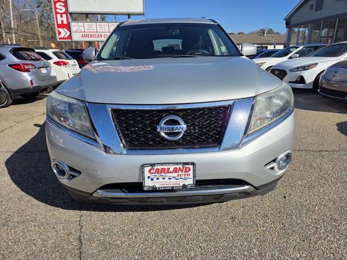 Used 2016 Nissan Pathfinder SV image 2