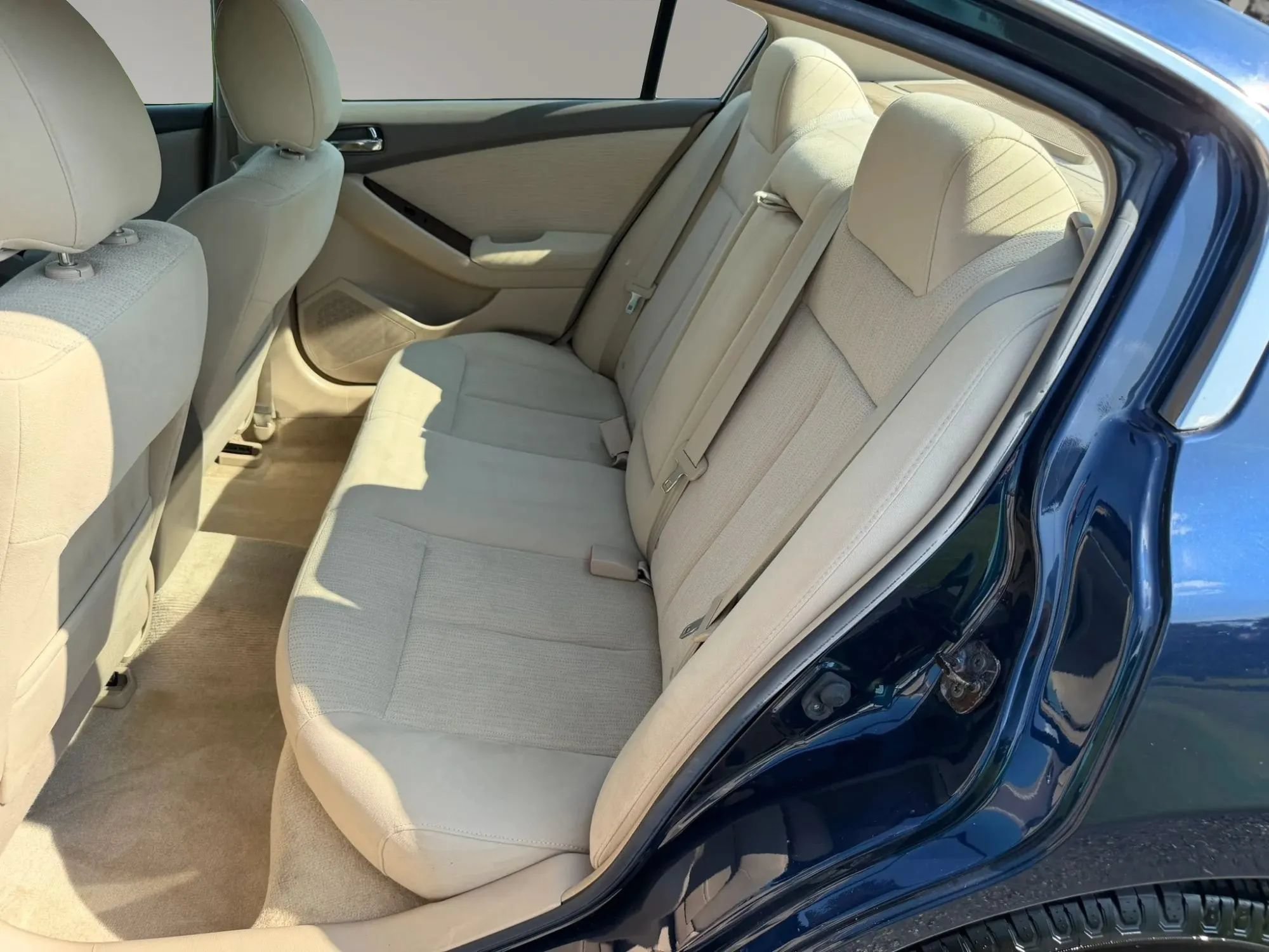 Used 2010 Nissan Altima Hybrid Sedan w/ Convenience Pkg FWD image 3