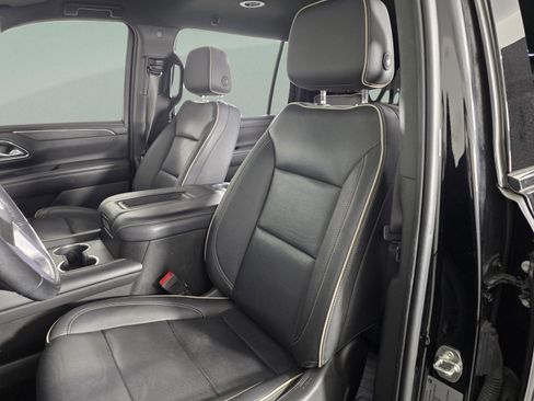 Used 2022 GMC Yukon XL SLT w/ SLT Luxury Package image 11