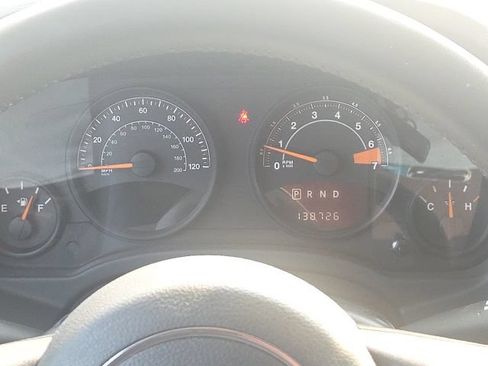 Used 2015 Jeep Patriot Latitude AWD/4WD image 32